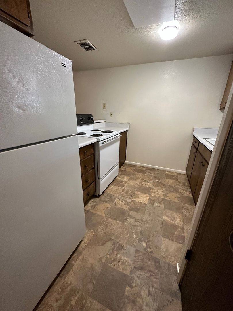 Townhouse for rent at 833 W 1st Ave, Chico, CA 95926