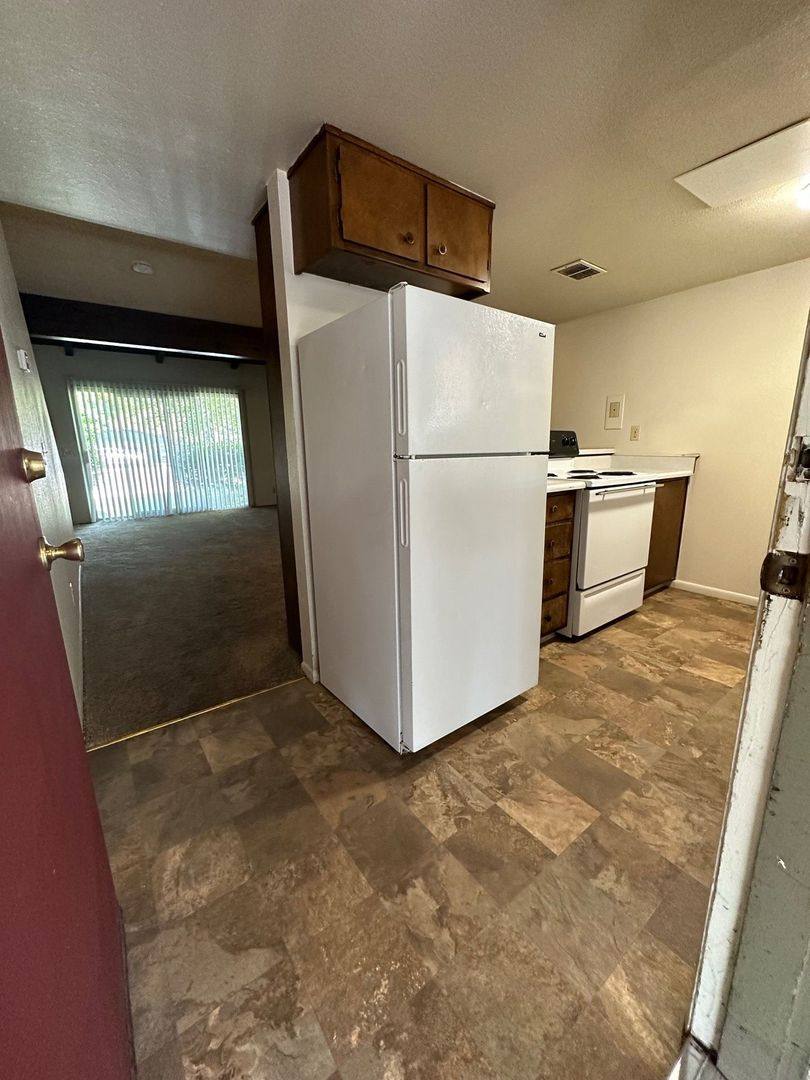 Townhouse for rent at 833 W 1st Ave, Chico, CA 95926