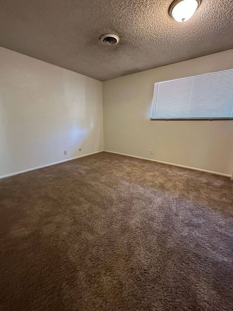 Townhouse for rent at 833 W 1st Ave, Chico, CA 95926
