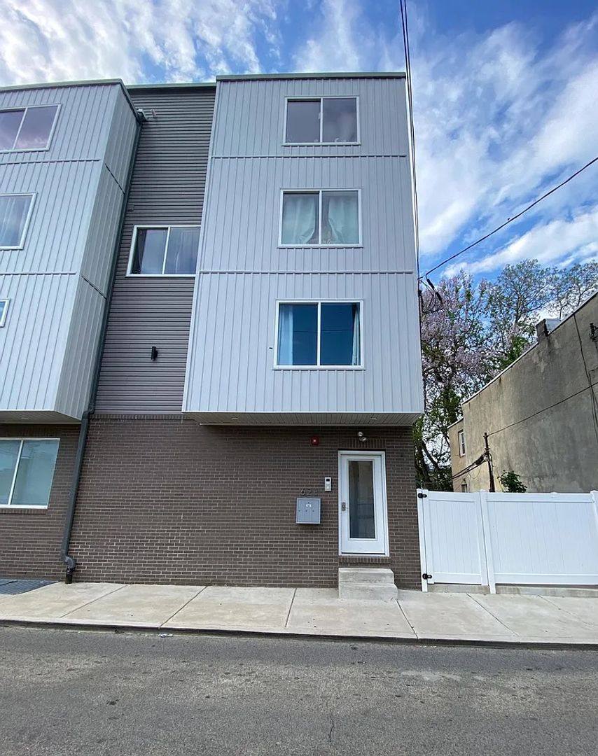 Apartment for rent at 623 N 36th St, Philadelphia, PA 19104