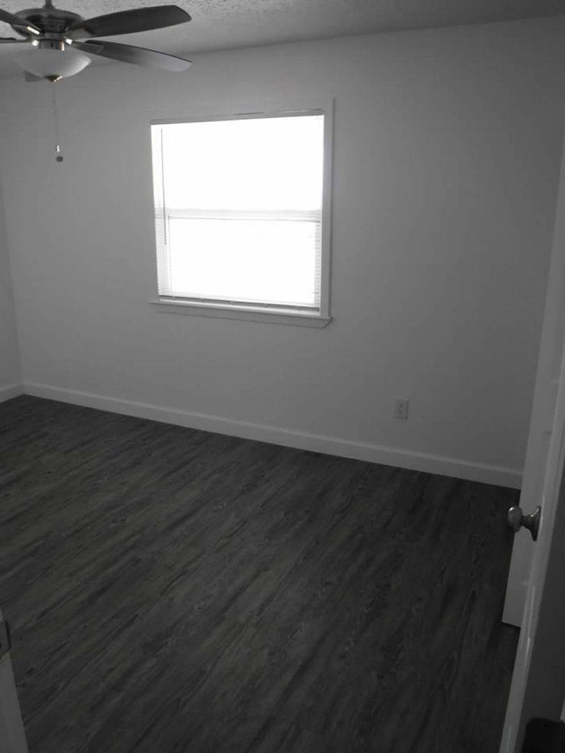 Townhouse for rent at 1637 N James Ave, Panama City, FL 32405