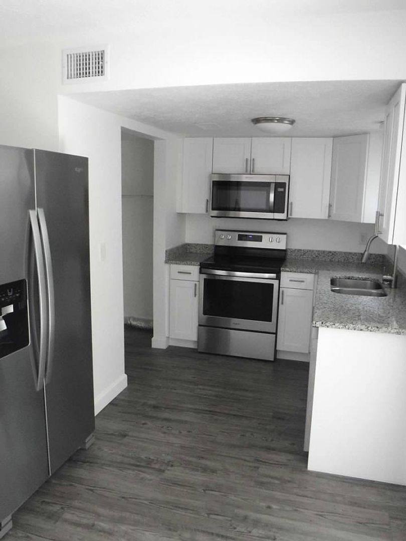 Townhouse for rent at 1637 N James Ave, Panama City, FL 32405