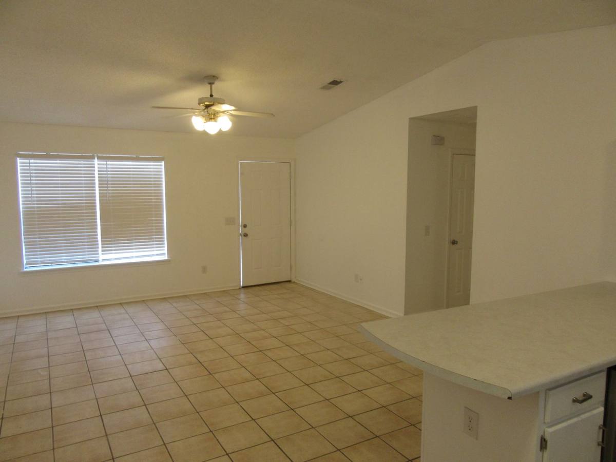 Apartment for rent at 5111 Flint Ave, Panama City, FL 32408