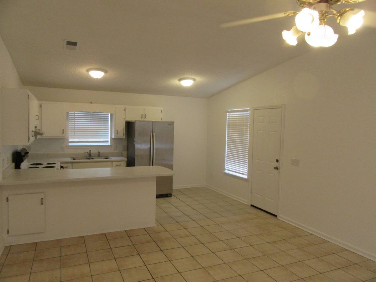 Apartment for rent at 5111 Flint Ave, Panama City, FL 32408