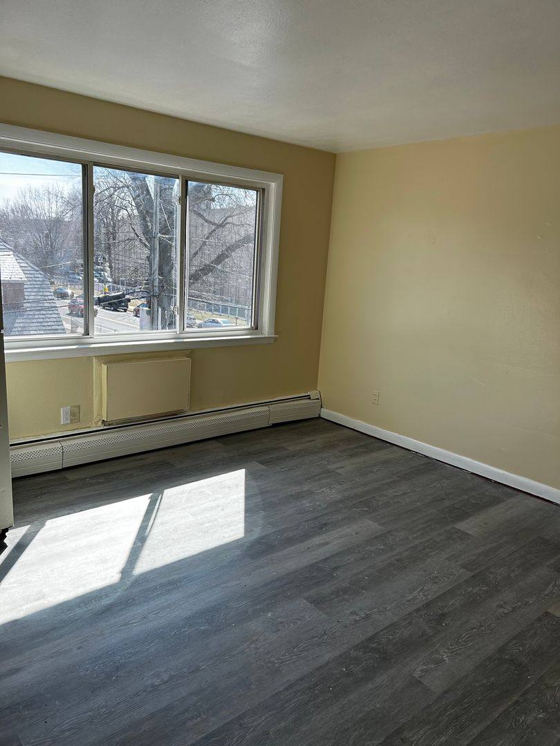 Apartment for rent at 90 Catherine St, Hartford, CT 06106