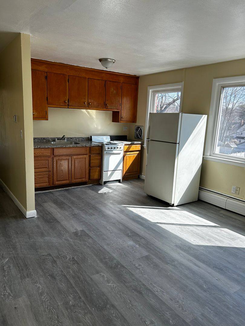 Apartment for rent at 90 Catherine St, Hartford, CT 06106