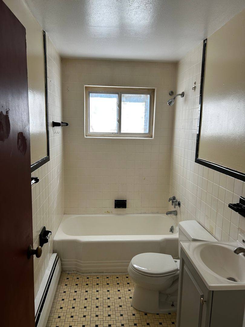 Apartment for rent at 90 Catherine St, Hartford, CT 06106