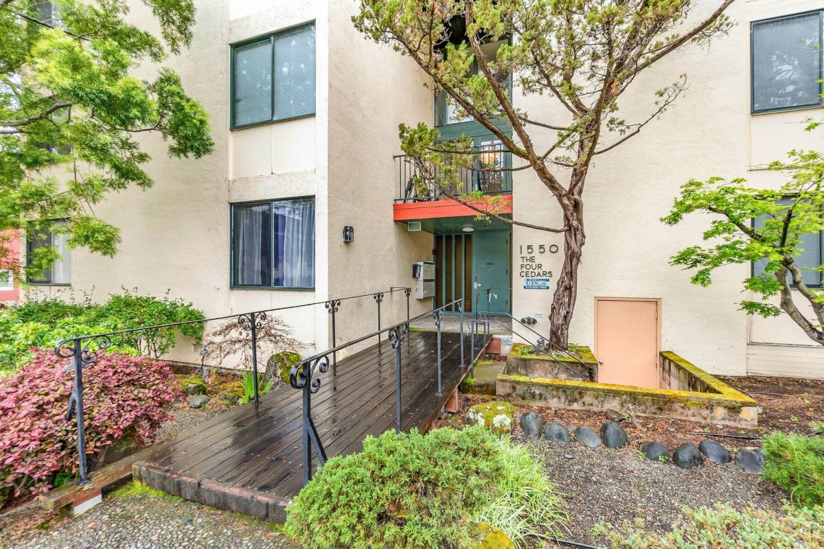 Apartment for rent at 1550 Walnut St, Berkeley, CA 94709