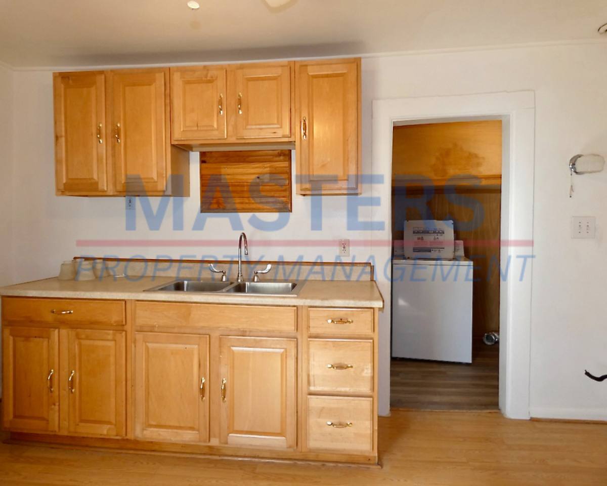Apartment for rent at 1026 Oakwood Ave, Toledo, OH 43608