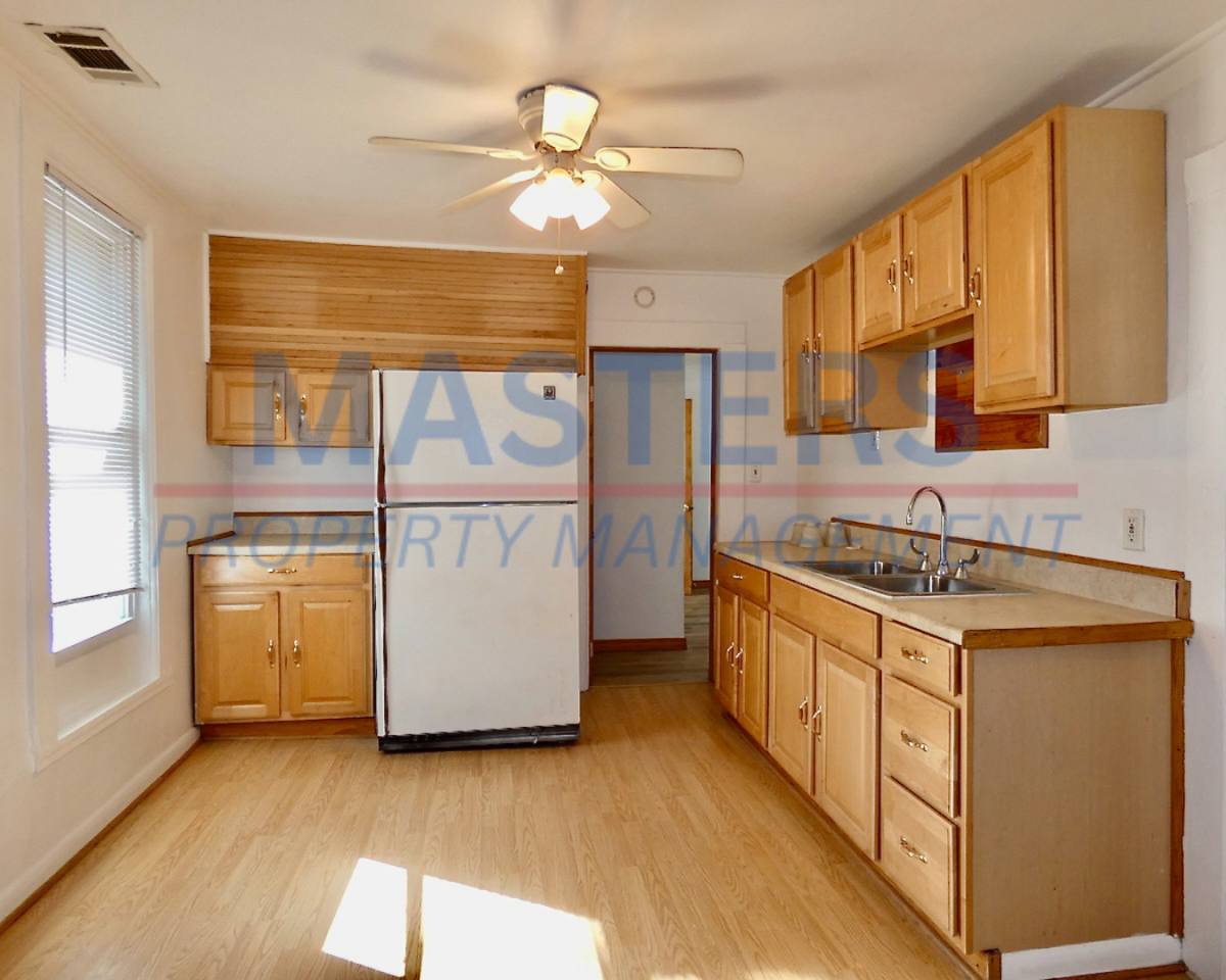 Apartment for rent at 1026 Oakwood Ave, Toledo, OH 43608