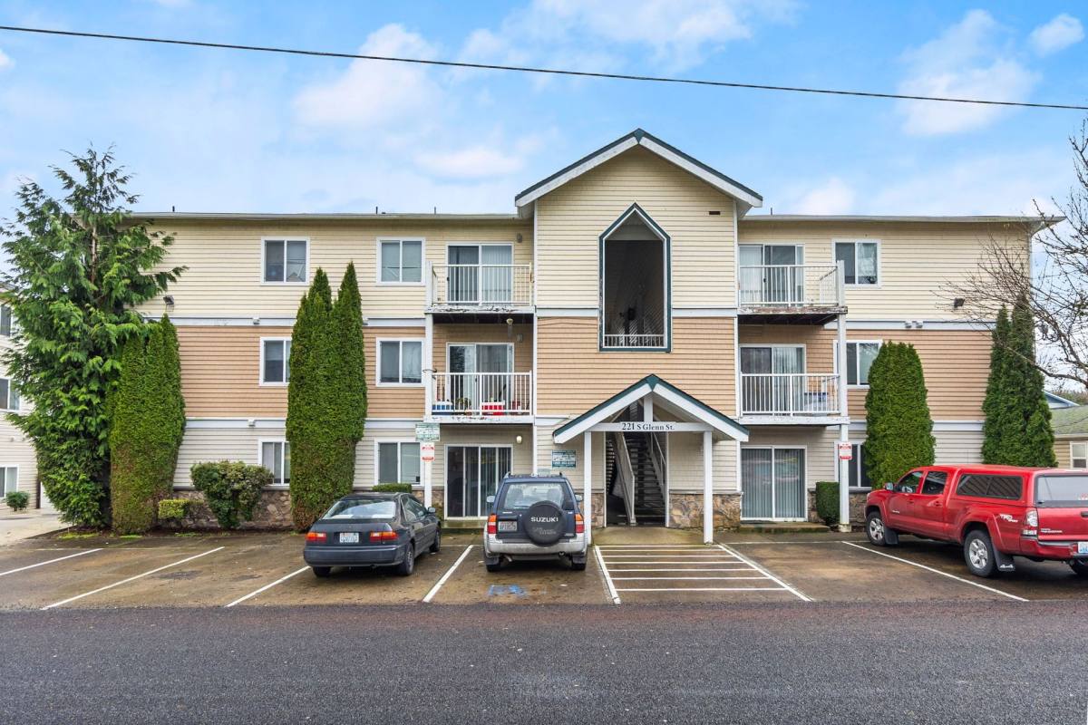 Apartment for rent at 822 E Pioneer Ave, Montesano, WA 98563