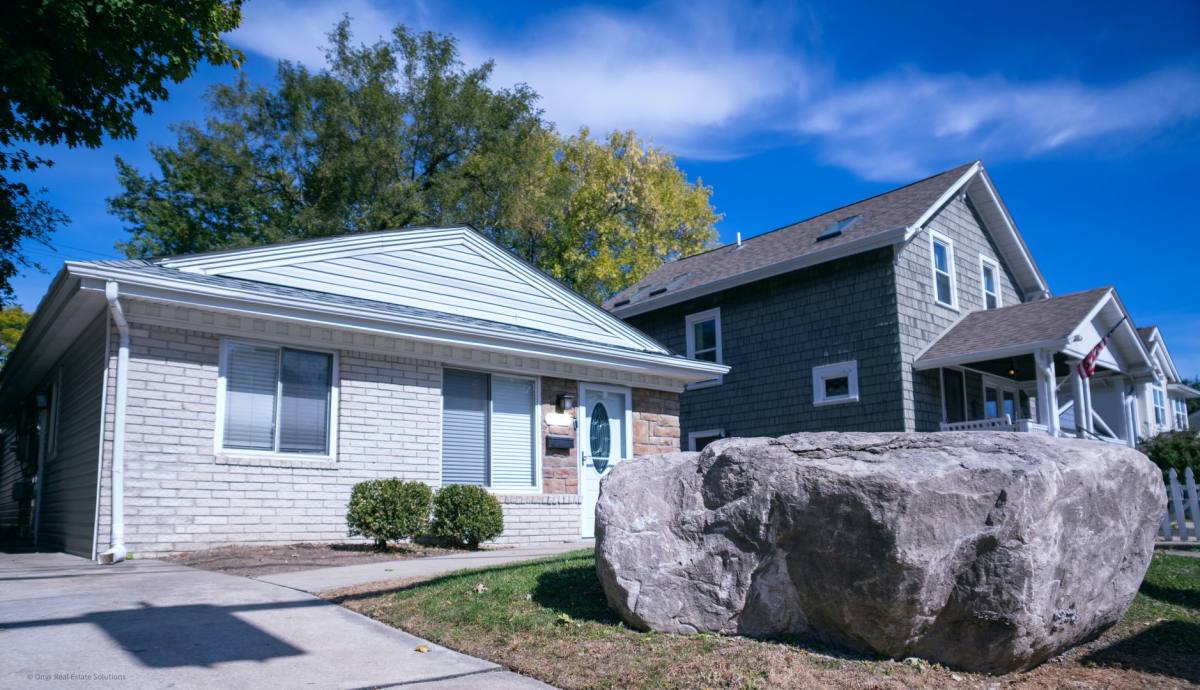 House for rent at 1205 E 14 Mile Rd, Birmingham, MI 48009
