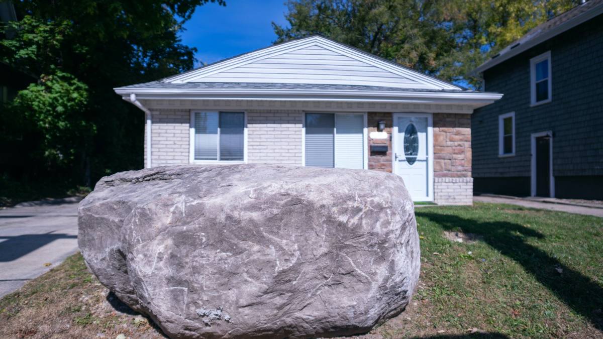 House for rent at 1205 E 14 Mile Rd, Birmingham, MI 48009