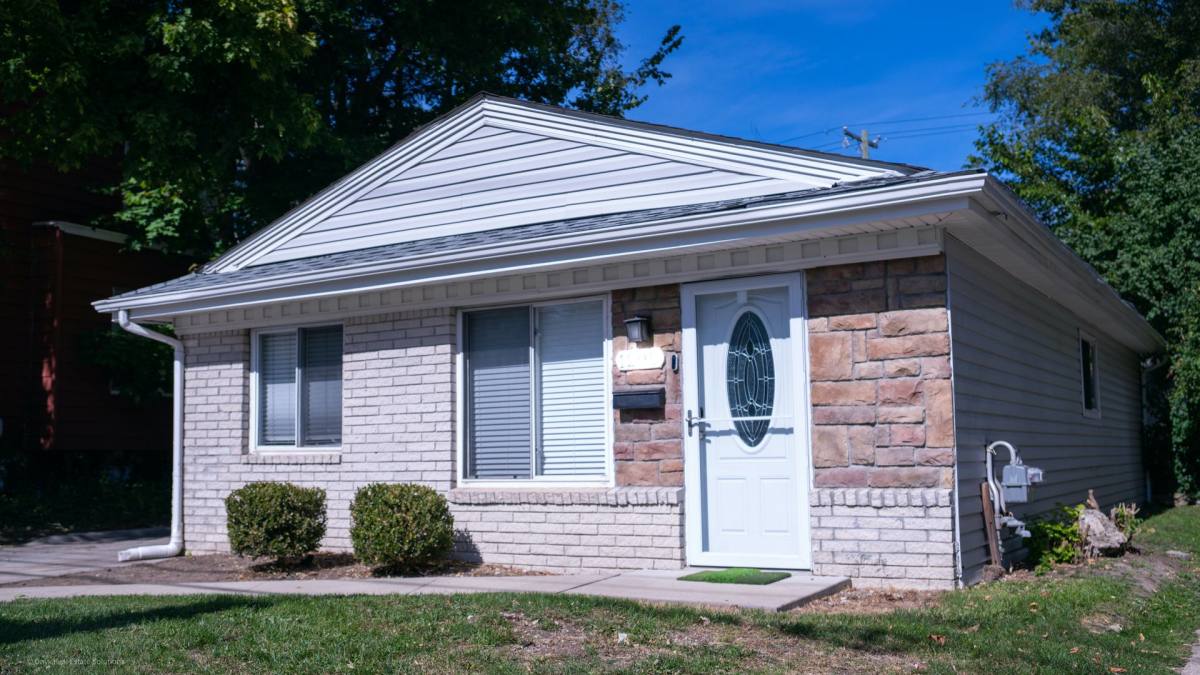 House for rent at 1205 E 14 Mile Rd, Birmingham, MI 48009
