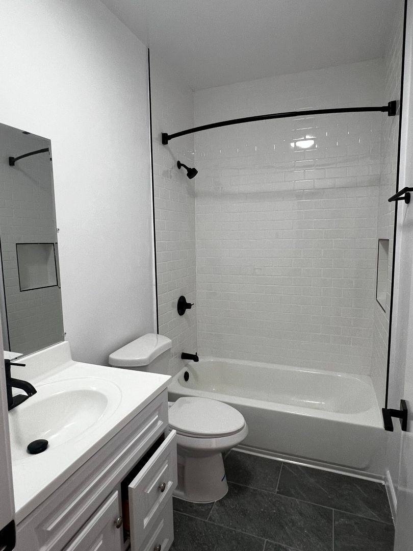 Apartment for rent at 2101 Bonsallo Ave, Venice, CA 90291