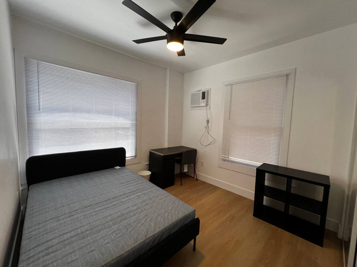 Apartment for rent at 2101 Bonsallo Ave, Venice, CA 90291
