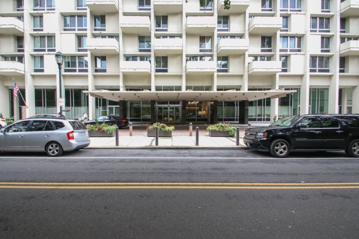 Apartment for rent at 604 S Washington Square, Philadelphia, PA 19106