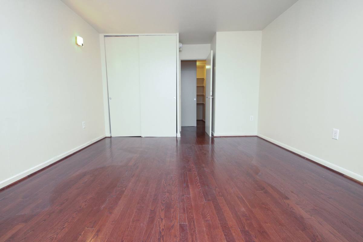 Apartment for rent at 604 S Washington Square, Philadelphia, PA 19106