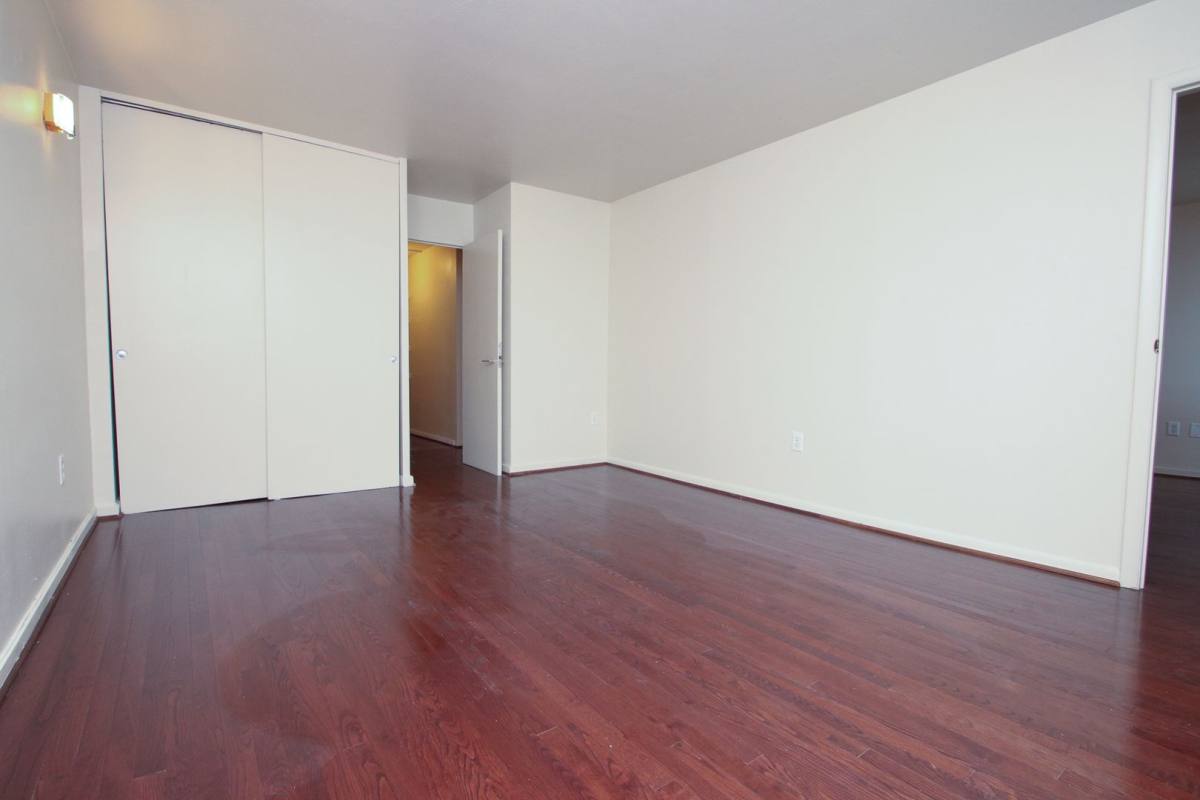 Apartment for rent at 604 S Washington Square, Philadelphia, PA 19106