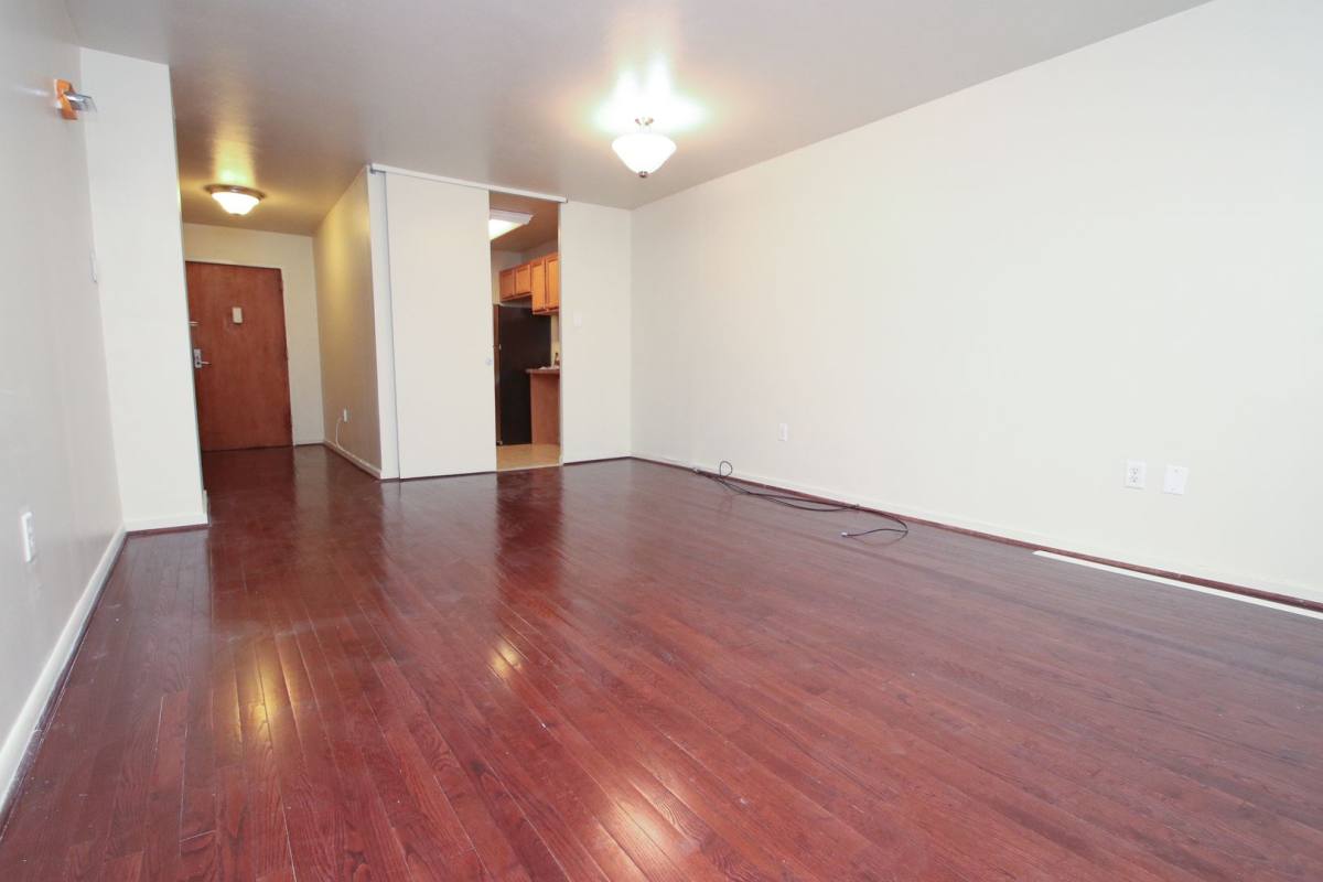 Apartment for rent at 604 S Washington Square, Philadelphia, PA 19106