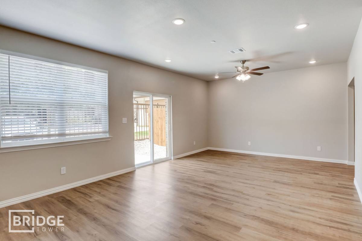 Townhouse for rent at 1041 E Golden Lane, Burleson, TX 76028