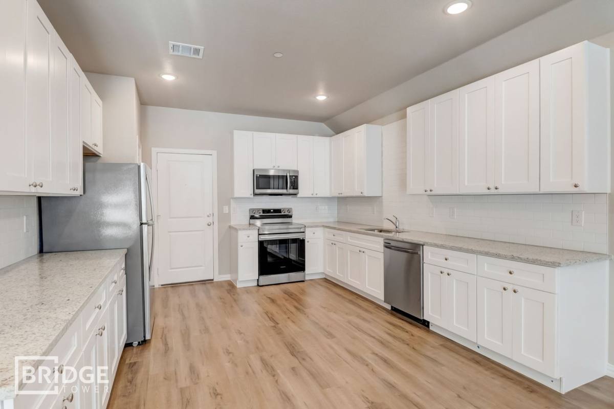 Townhouse for rent at 1041 E Golden Lane, Burleson, TX 76028