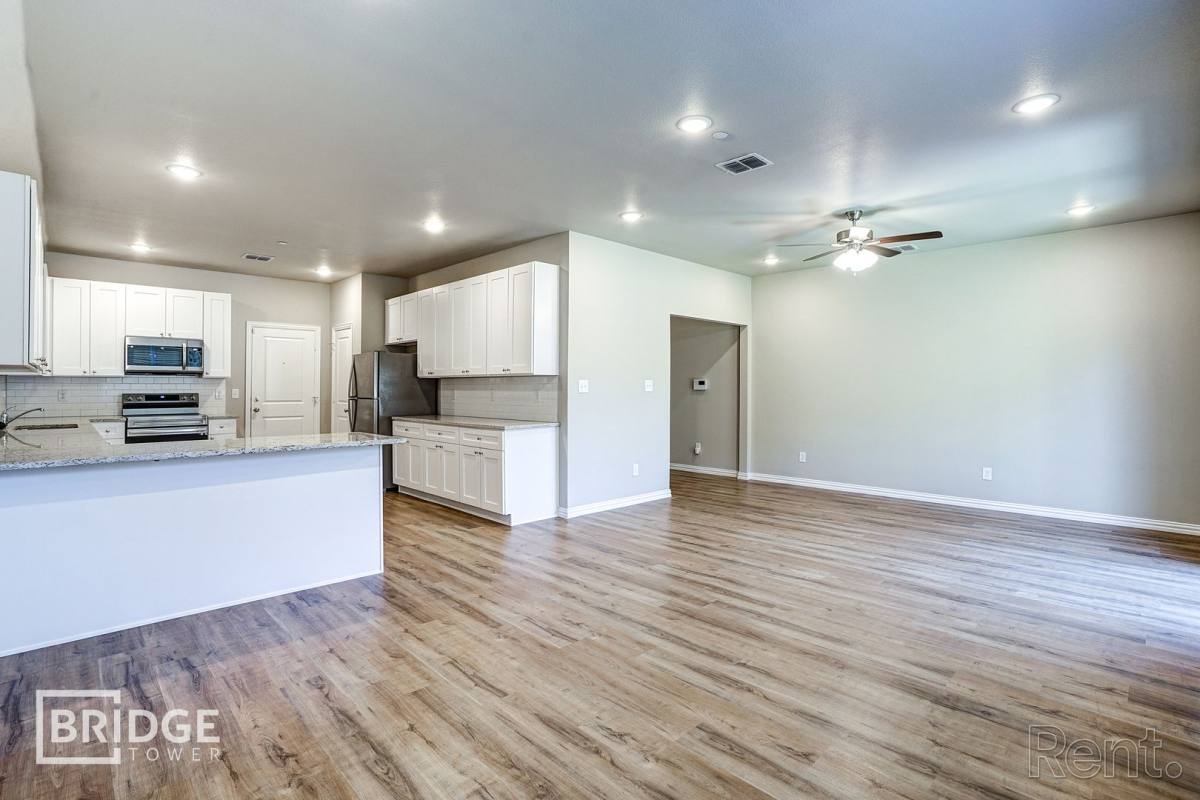 Townhouse for rent at 1041 E Golden Lane, Burleson, TX 76028