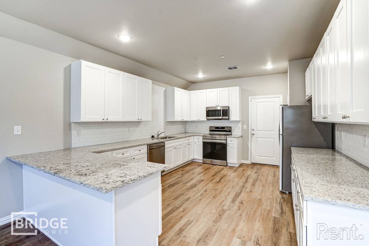 Townhouse for rent at 1041 E Golden Lane, Burleson, TX 76028