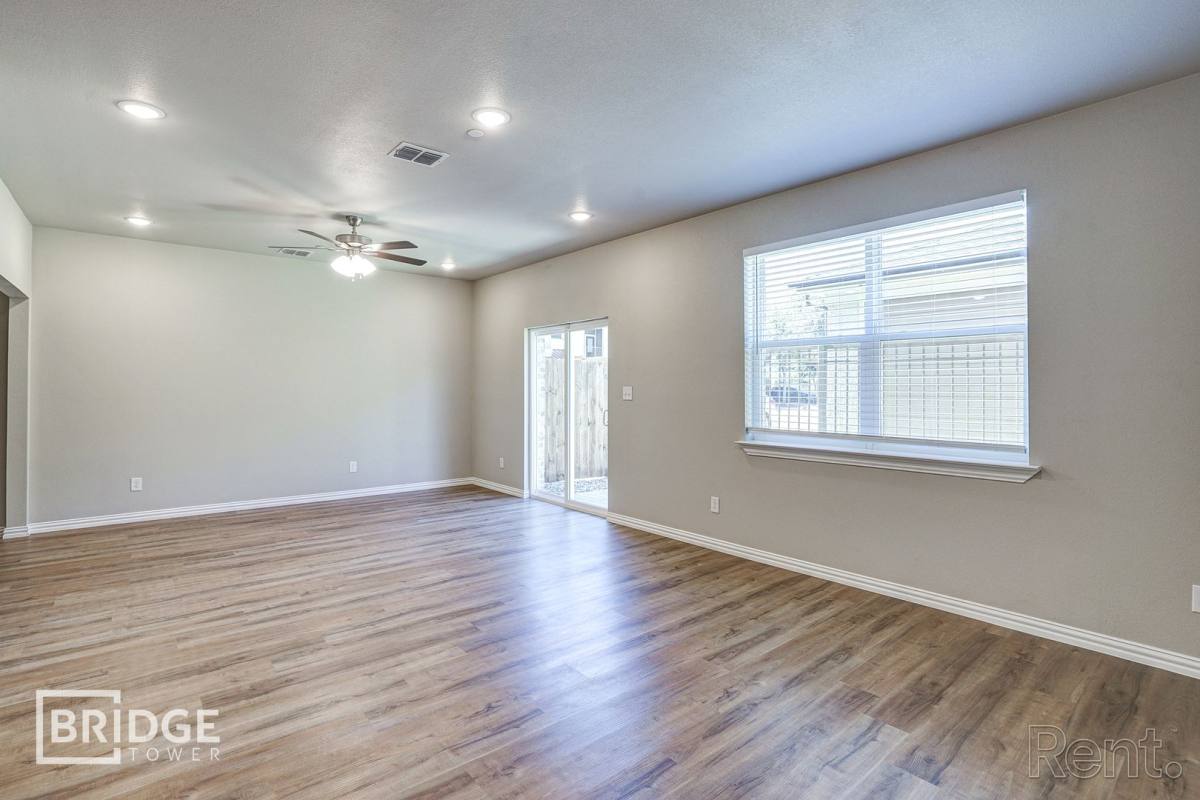 Townhouse for rent at 1041 E Golden Lane, Burleson, TX 76028