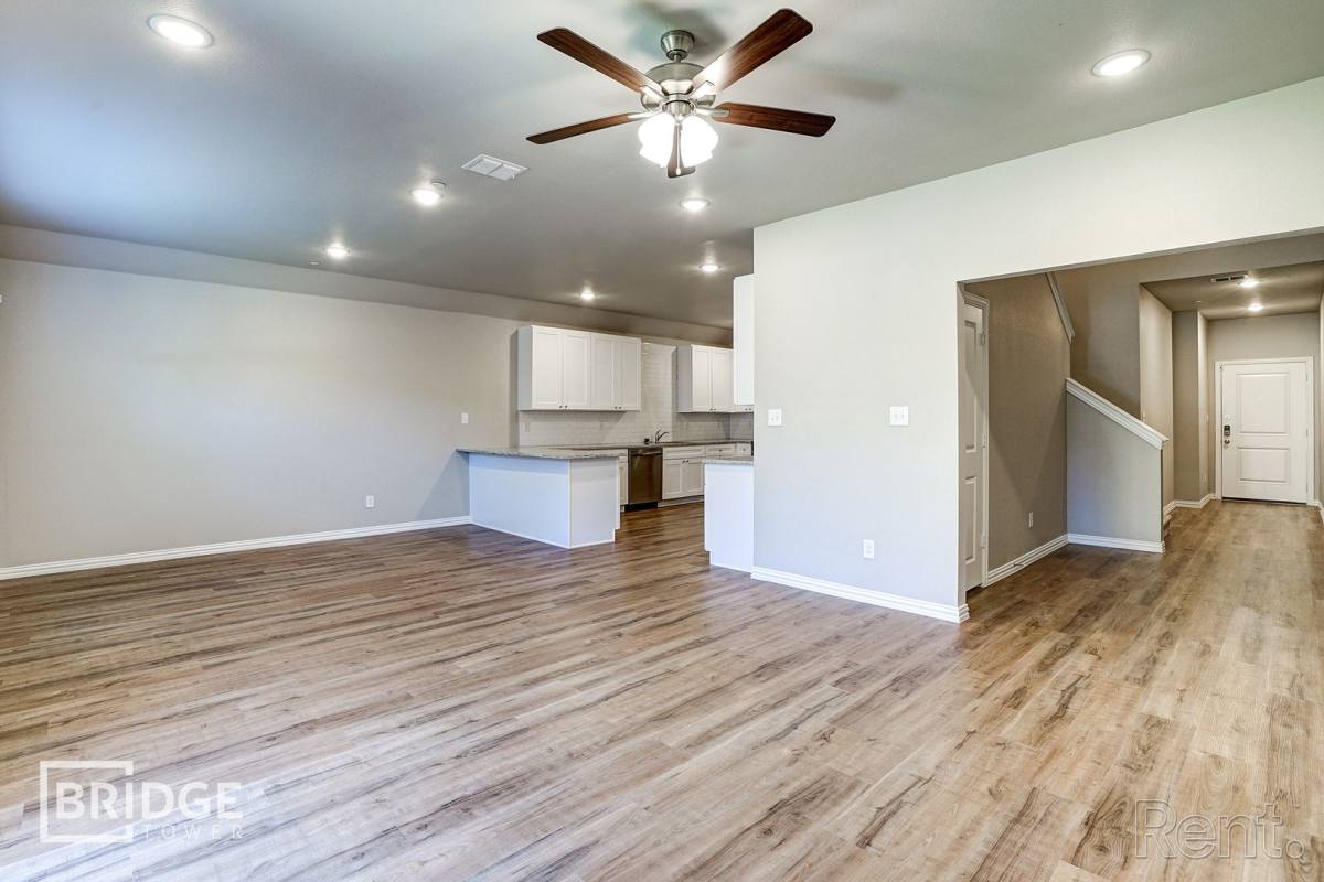 Townhouse for rent at 1041 E Golden Lane, Burleson, TX 76028