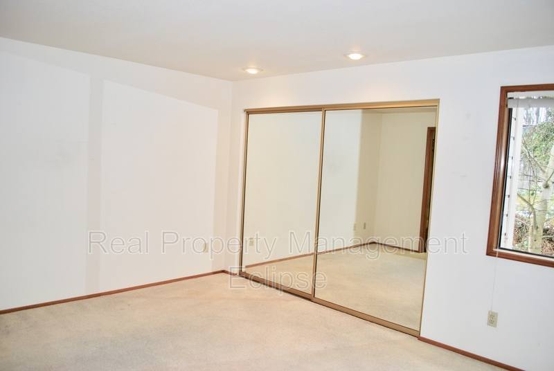 Condo for rent at 9910 NE 119th St #202, Kirkland, WA 98034