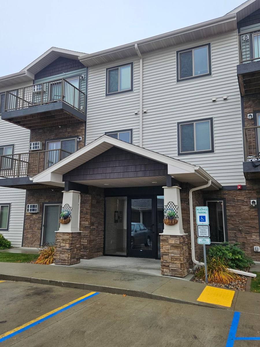 Apartment for rent at 901 8th Ave S, Wahpeton, ND 58075