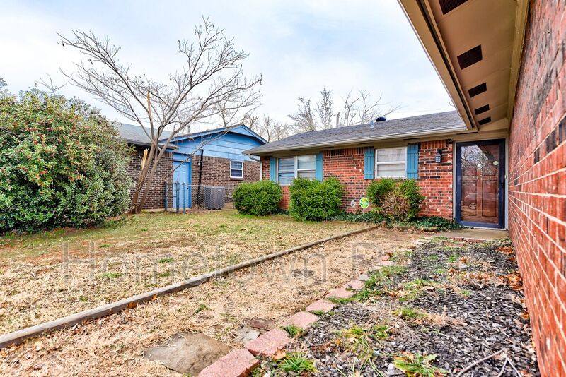House for rent at 320 Cedar Crest Dr, Edmond, OK 73003