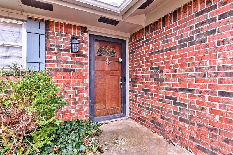 House for rent at 320 Cedar Crest Dr, Edmond, OK 73003