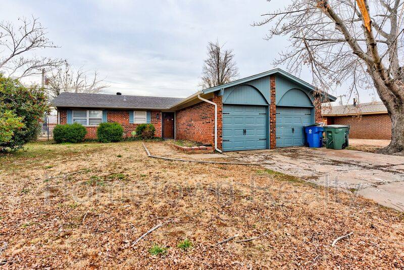 House for rent at 320 Cedar Crest Dr, Edmond, OK 73003
