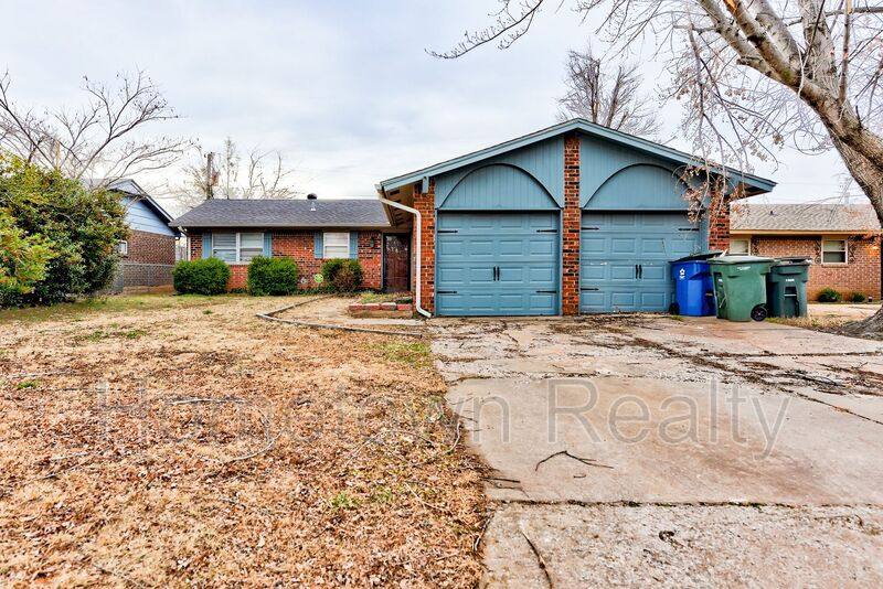 House for rent at 320 Cedar Crest Dr, Edmond, OK 73003