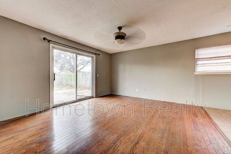 House for rent at 320 Cedar Crest Dr, Edmond, OK 73003