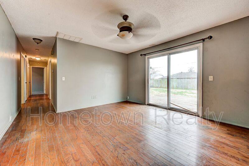 House for rent at 320 Cedar Crest Dr, Edmond, OK 73003