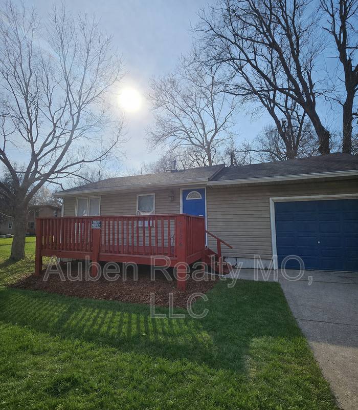 House for rent at 5126 Booth Ave, Kansas City, MO 64129