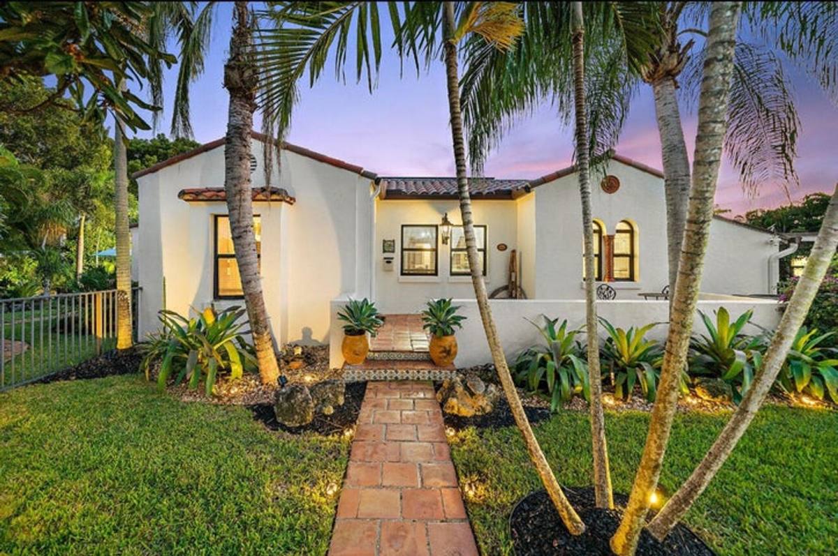 House for rent at 400 33rd St, West Palm Beach, FL 33407