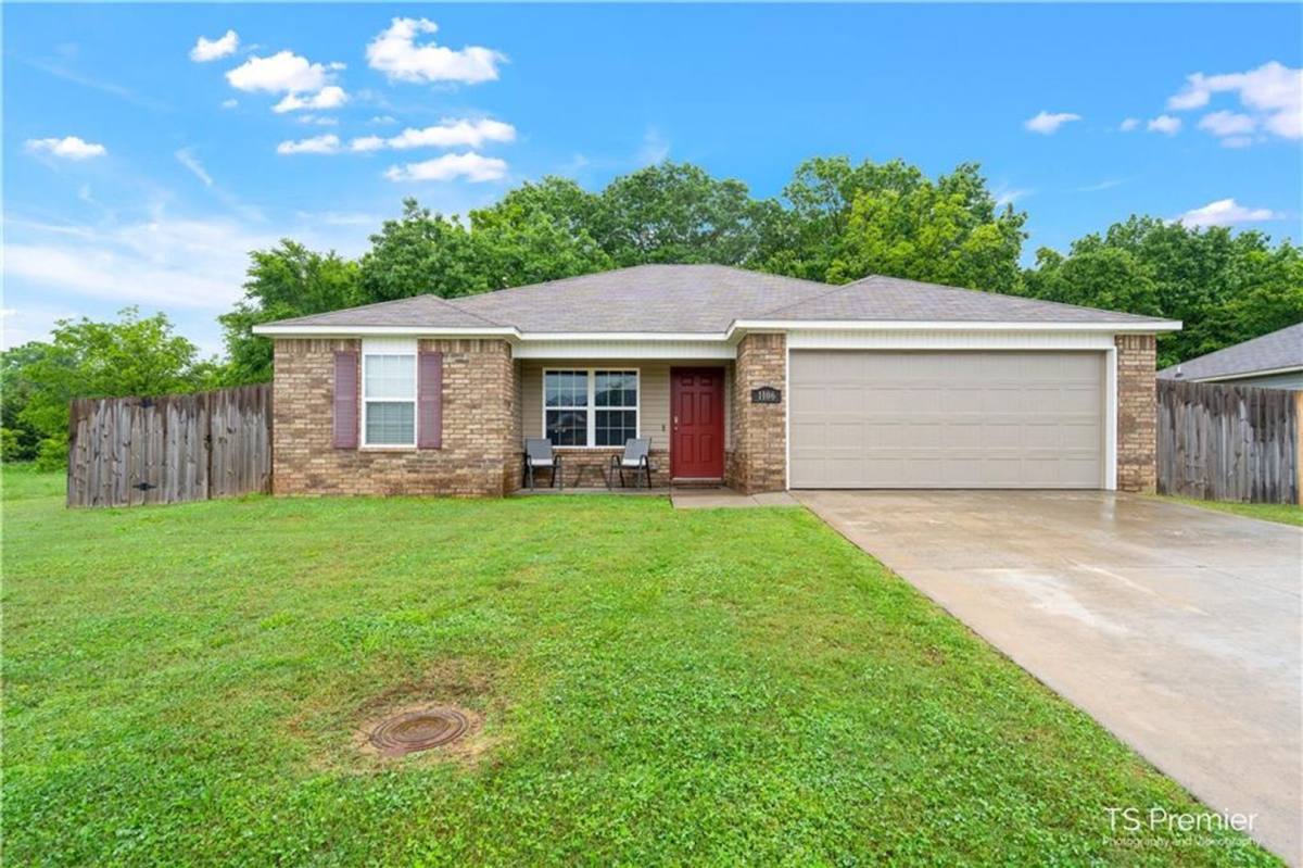 House for rent at 1106 S Spritz Dr, Fayetteville, AR 72701