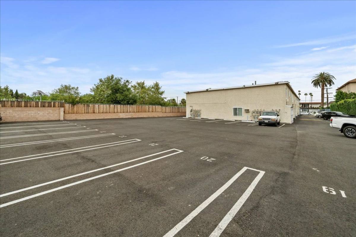 Apartment for rent at 6831 Independence Ave, Canoga Park, CA 91303