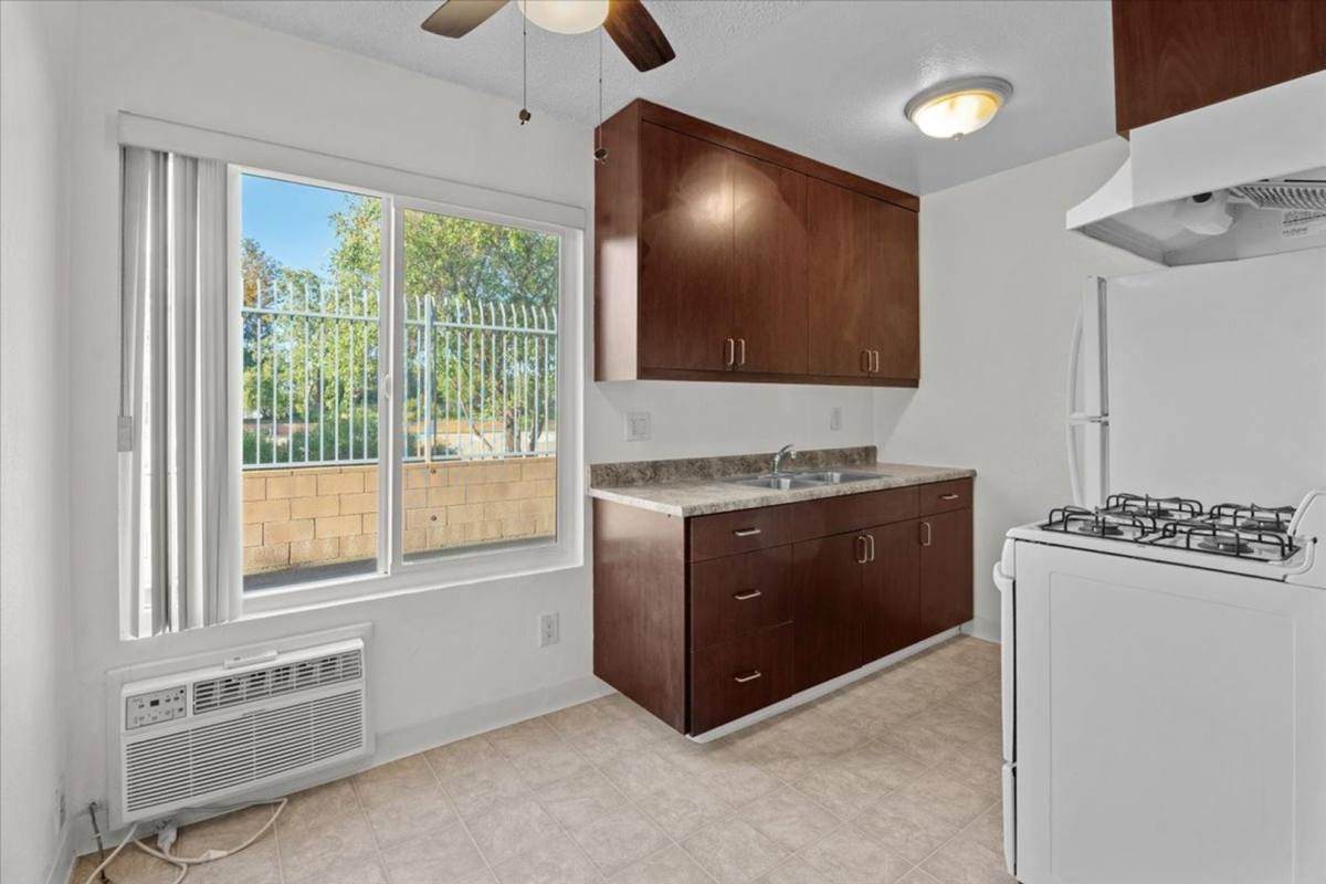 Apartment for rent at 6831 Independence Ave, Canoga Park, CA 91303