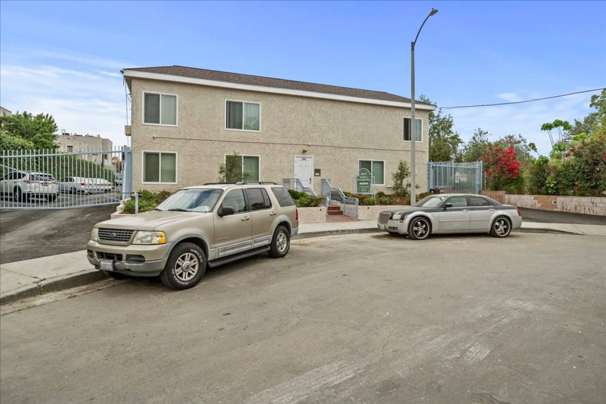 Apartment for rent at 6831 Independence Ave, Canoga Park, CA 91303