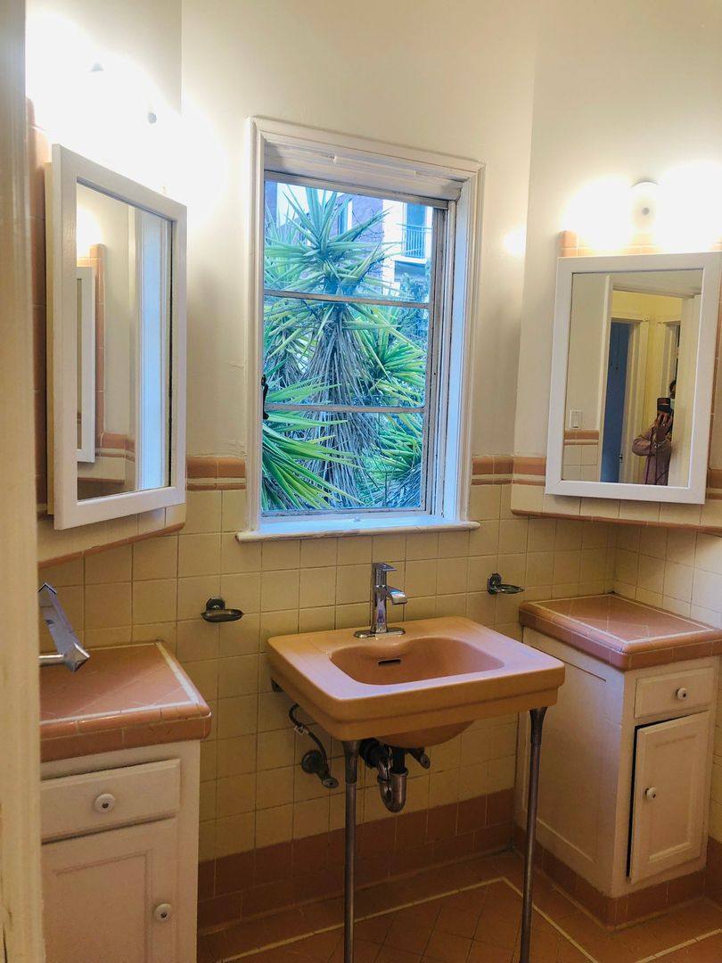Apartment for rent at 10800-10808 Lindbrook Dr, Los Angeles, CA 90024