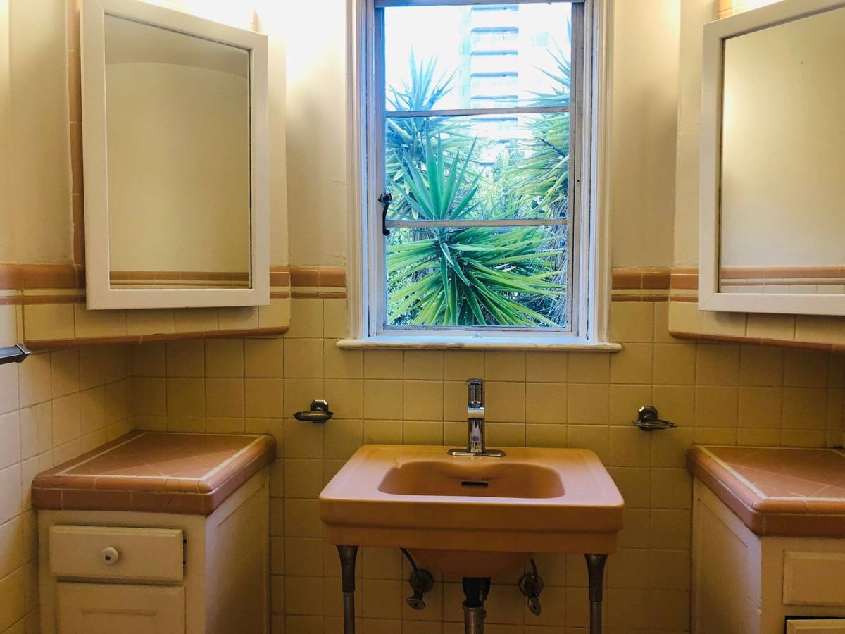 Apartment for rent at 10800-10808 Lindbrook Dr, Los Angeles, CA 90024