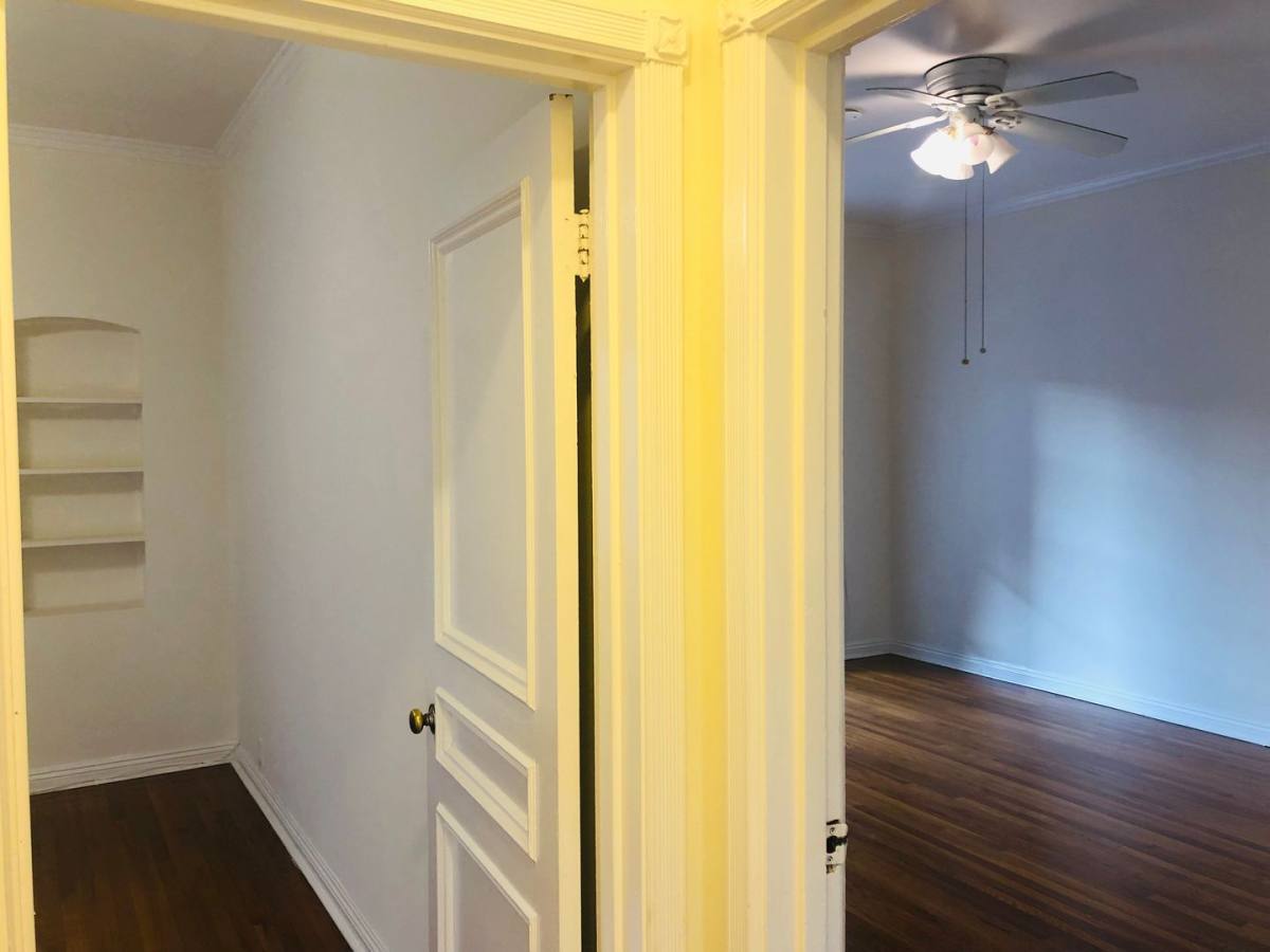 Apartment for rent at 10800-10808 Lindbrook Dr, Los Angeles, CA 90024