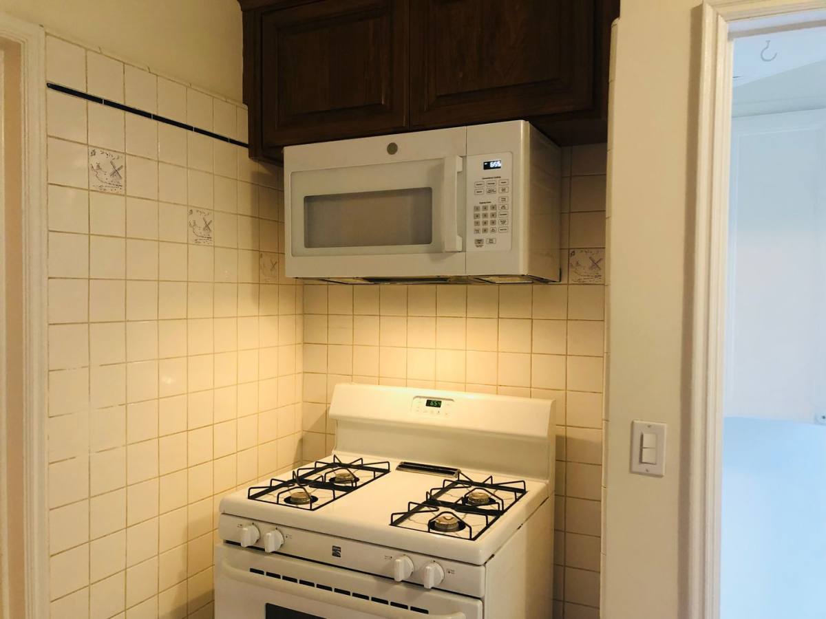 Apartment for rent at 10800-10808 Lindbrook Dr, Los Angeles, CA 90024