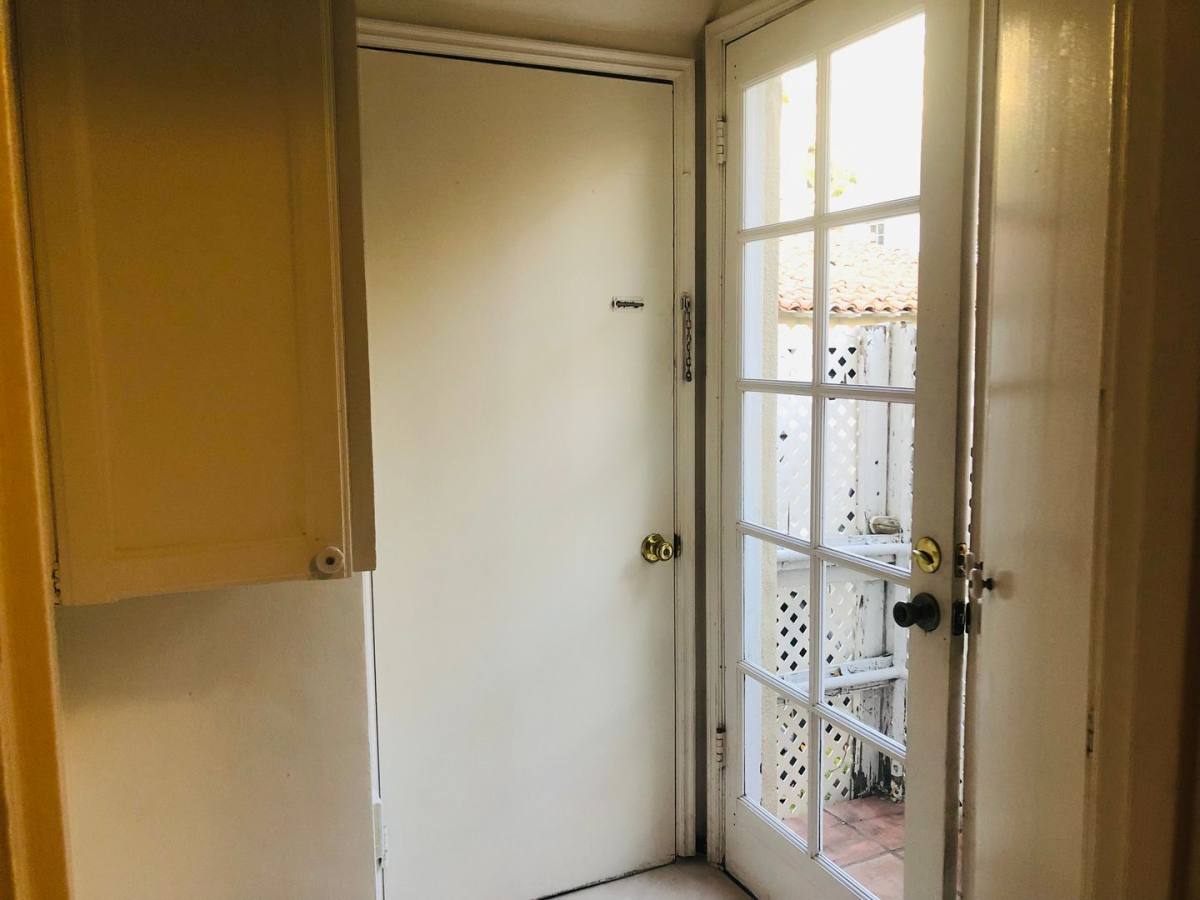 Apartment for rent at 10800-10808 Lindbrook Dr, Los Angeles, CA 90024