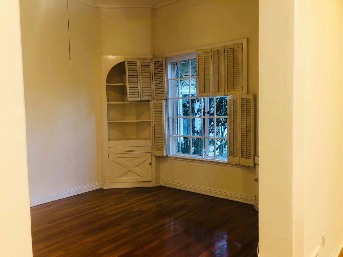 Apartment for rent at 10800-10808 Lindbrook Dr, Los Angeles, CA 90024